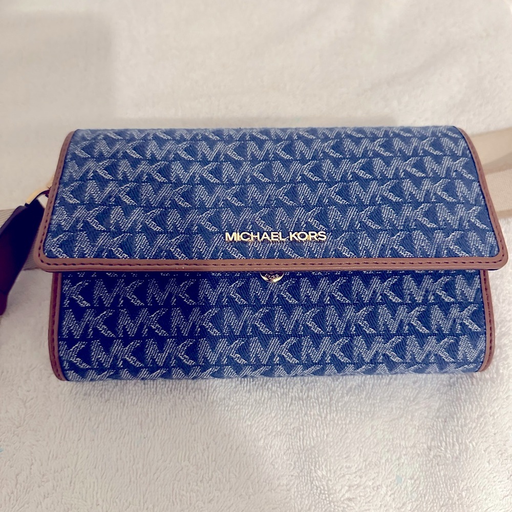 Denim Michael kors crossbody - Picture 1 of 8